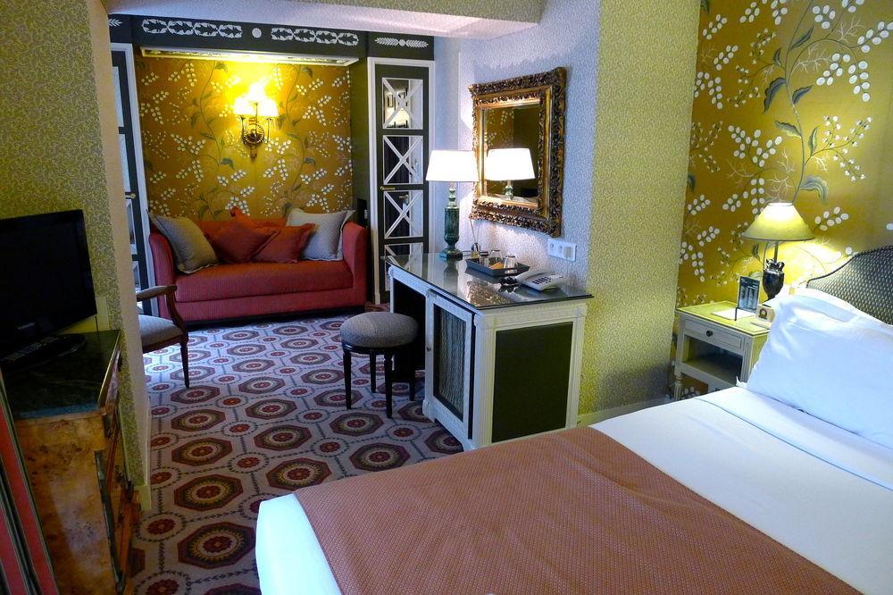 Hotel Des Grands Hommes Paris Room photo